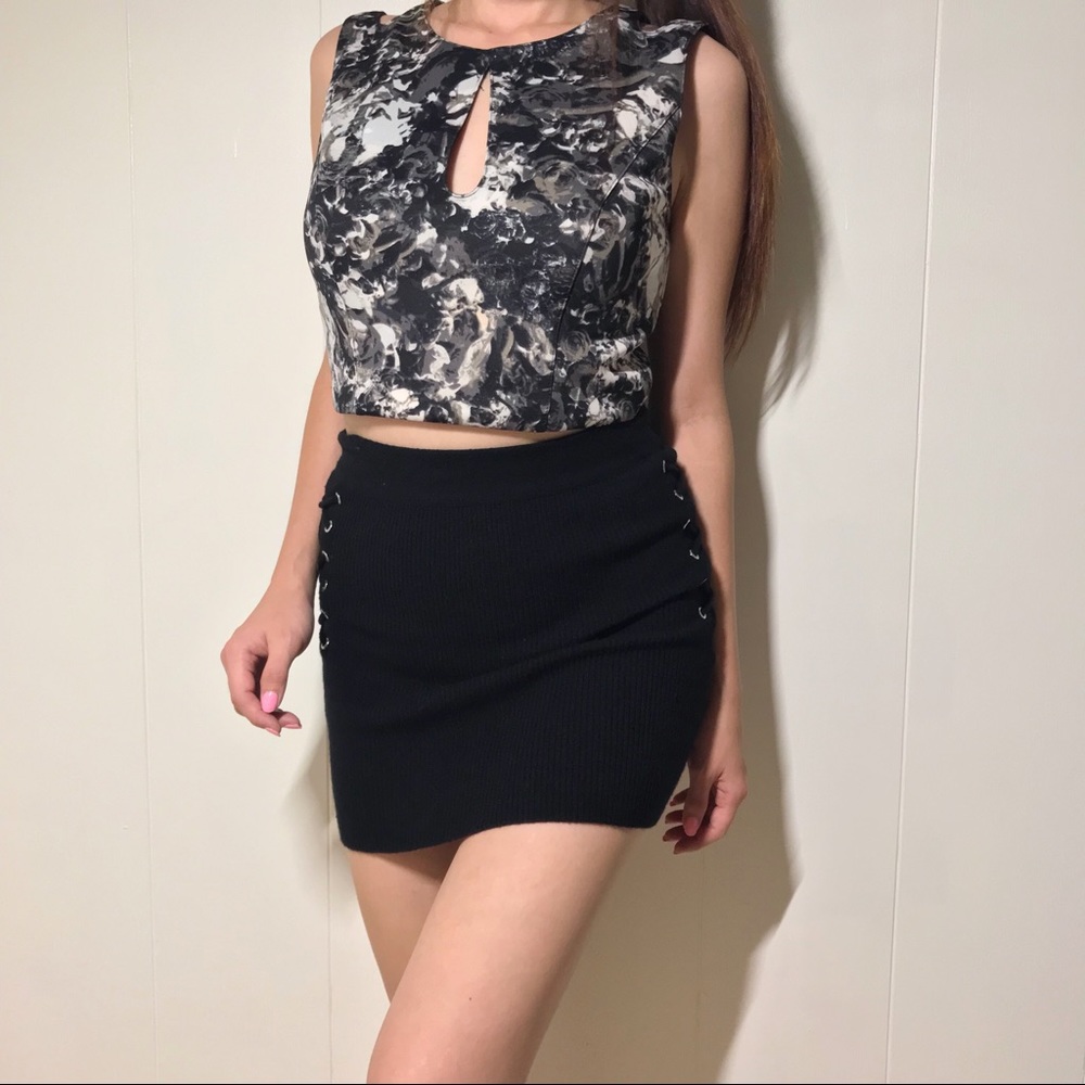 Cute Bebe Floral Keyhole Crop Top